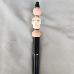 IVORY SKULL 💀 on a black beaded pen